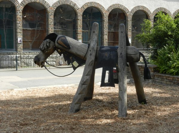 04 - Tierfiguren aus Holz.jpg